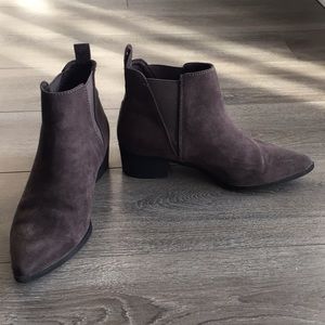 Grey faux-suede pointed toe Chelsea boots
